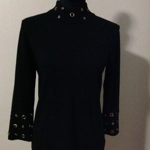 🖤Turtleneck Sweater w/gold gaged accents